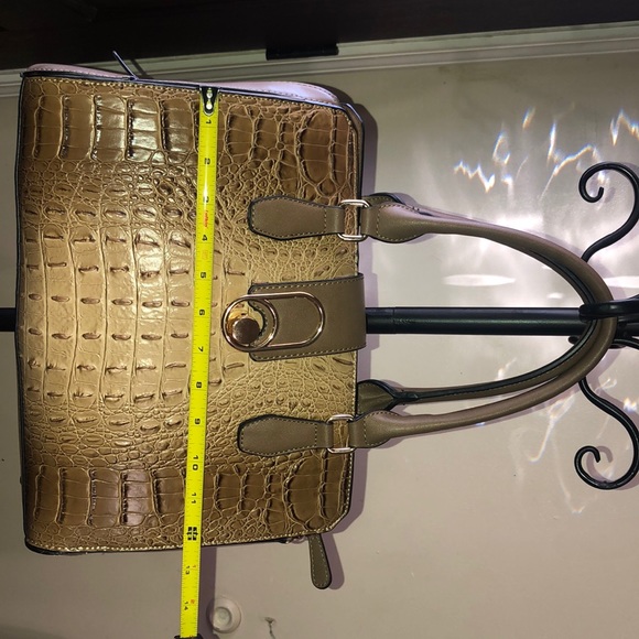 Handbag - Picture 4 of 9